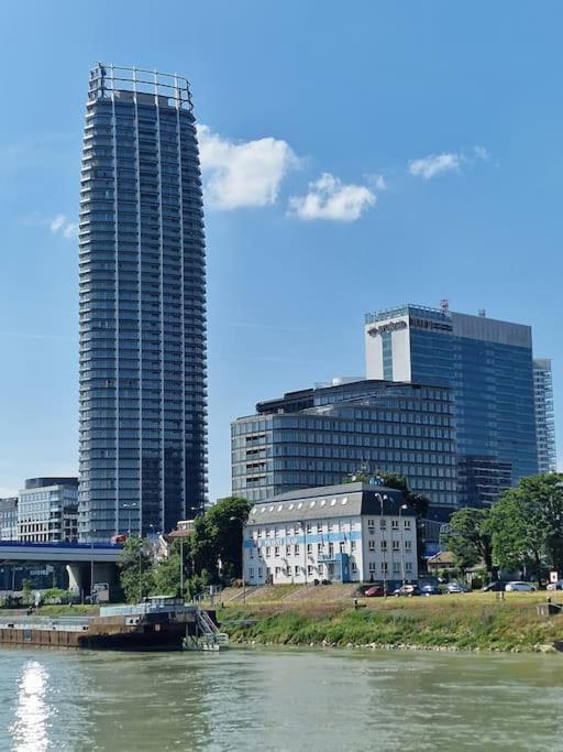 The First Skyscraper In Slovakia Lägenhet Bratislava Exteriör bild
