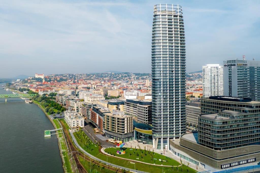 The First Skyscraper In Slovakia Lägenhet Bratislava Exteriör bild